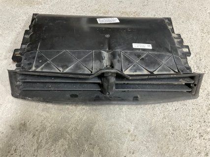 Люверс центральний Tesla Model 3 18-20 дорест 1076732-00-H фото
