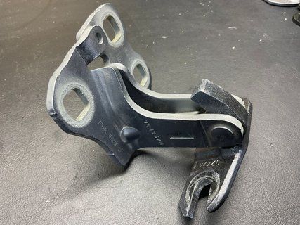 Петля дверей передніх верхня права Tesla Model 3 24- Highland 1773629-99-A фото