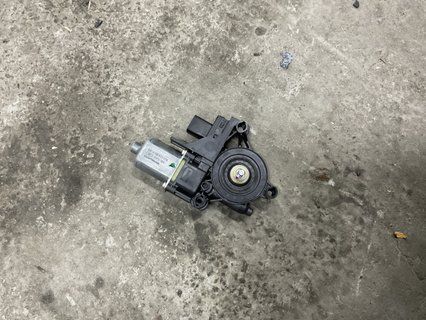 Мотор склопідіймача задній лівий Tesla Model Y 20- 1526797-00-E фото