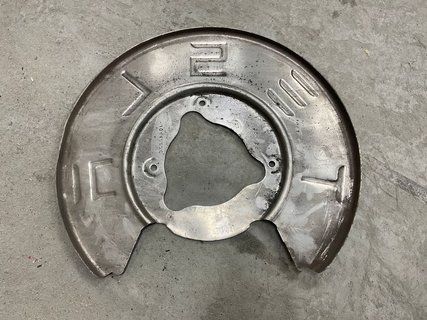 Захист гальмівного диска задній Tesla Model 3 1044665-C фото