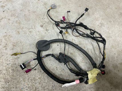 Проводка кришки багажника ляди Tesla Model 3 21-23 2068789-00-B фото